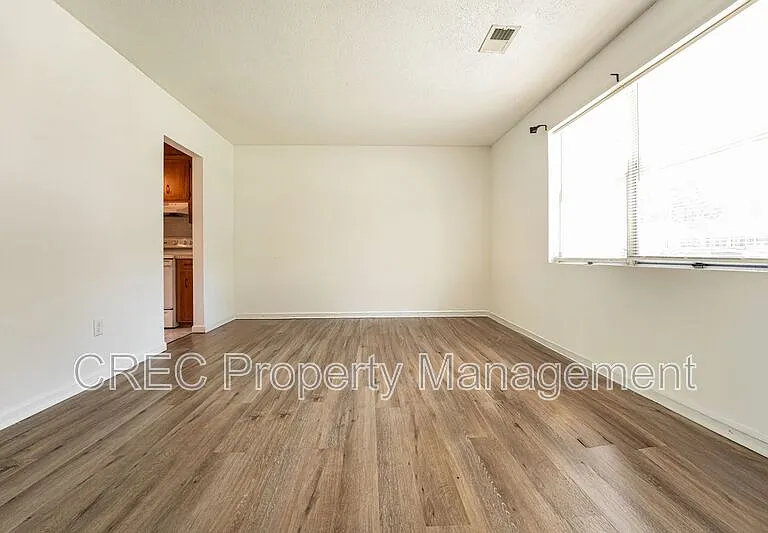 111 Finch St — Photo 12