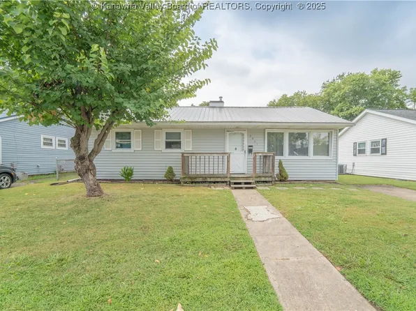 2921 Fitzwater Dr, South Charleston, WV 25303