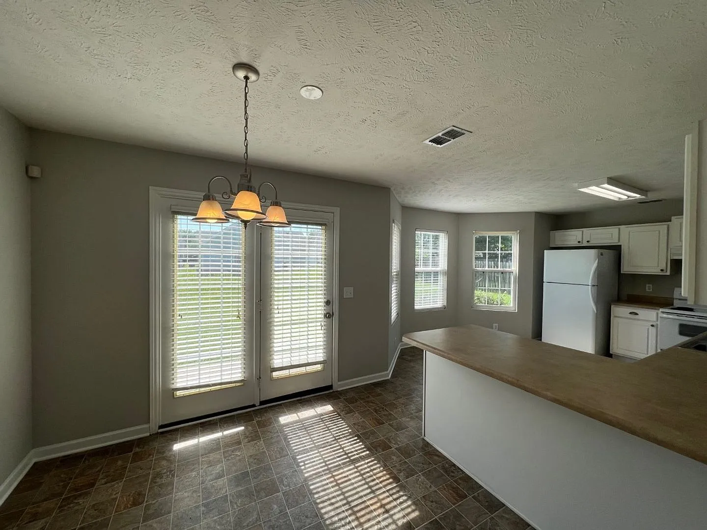 3br 2.5b Home + Office/Study & Bonus Room Located In Murfreesboro — Photo 4