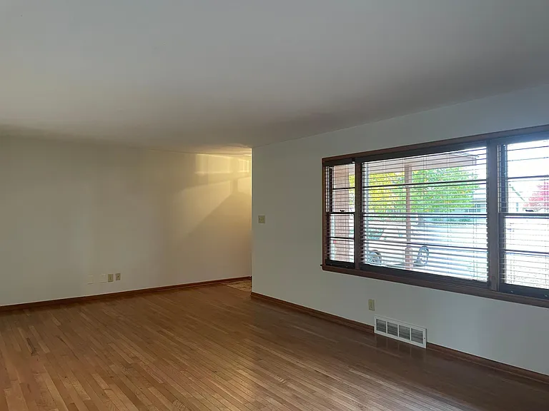 103 Robert St — Photo 6