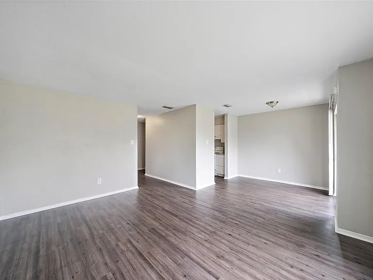 2202 16th Ave N #10 — Photo 5