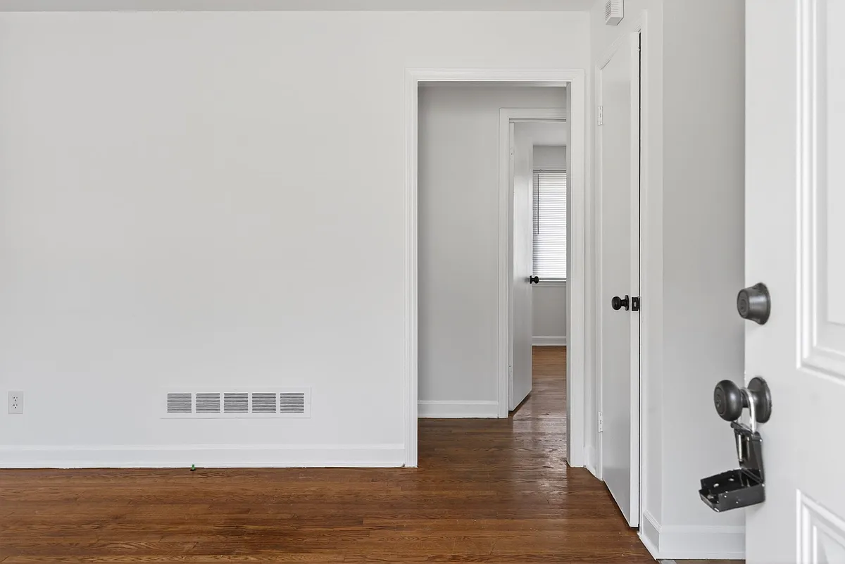 Building Photo - 7254 Parkview Dr
