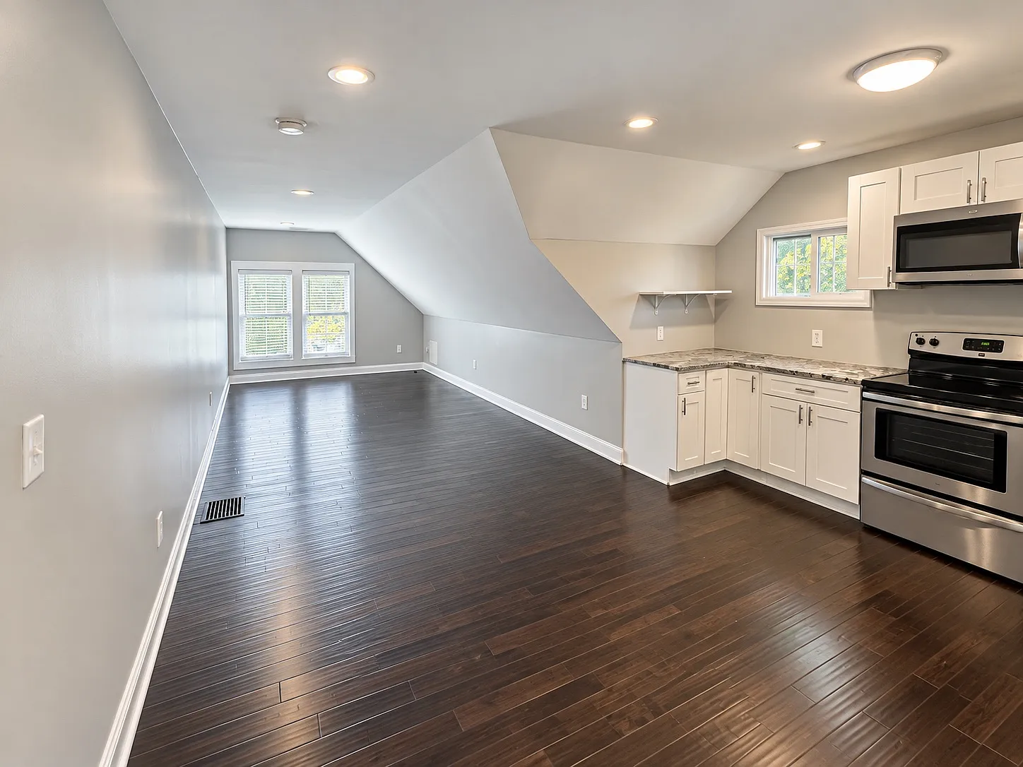 1 bed, 1200 sqft, $1,295 — Photo 2