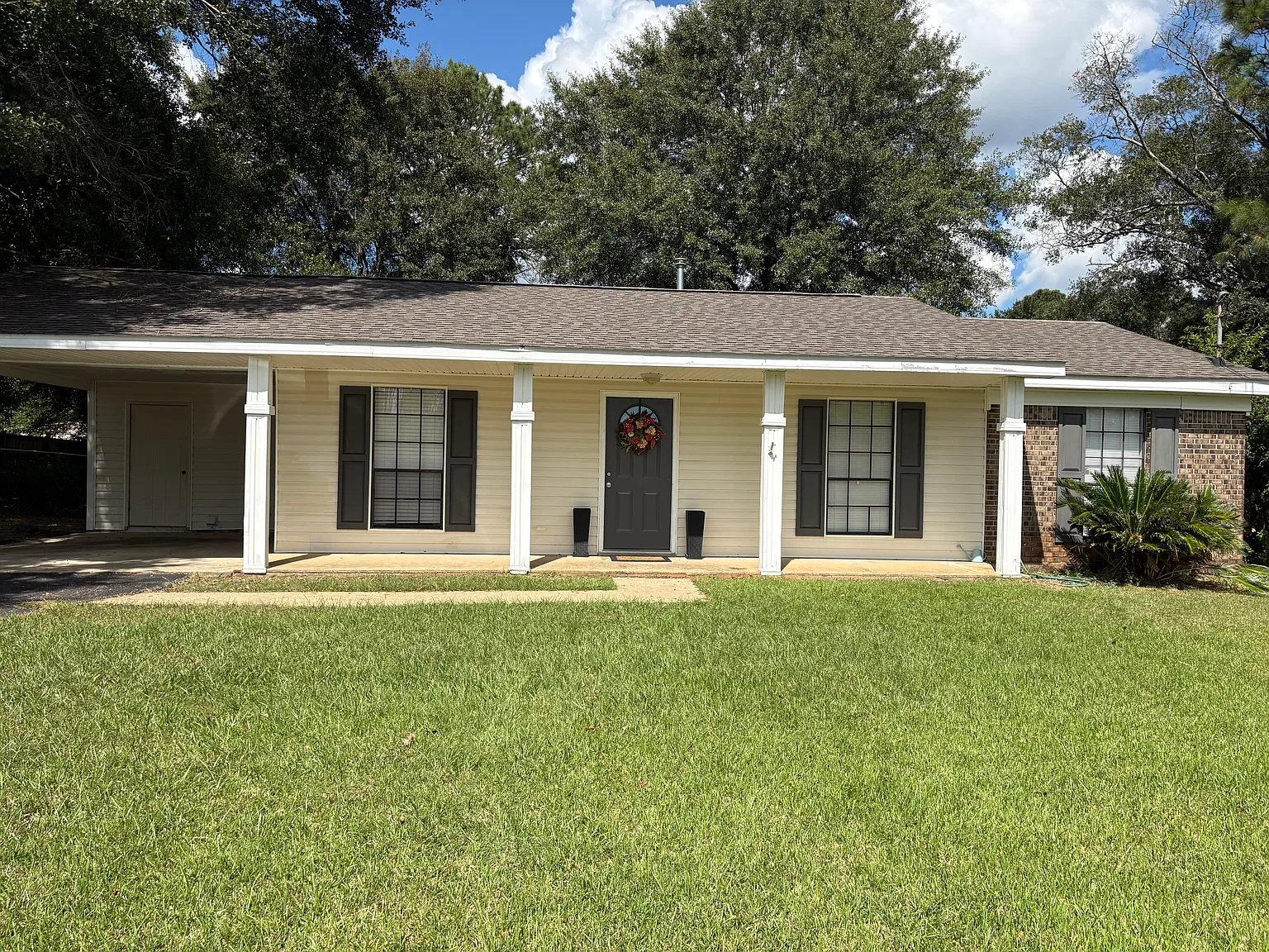 3 bed, 1398 sqft, $1,450 — Photo 1