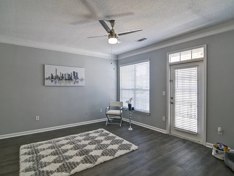 Park Creek Apartments — Photo 33
