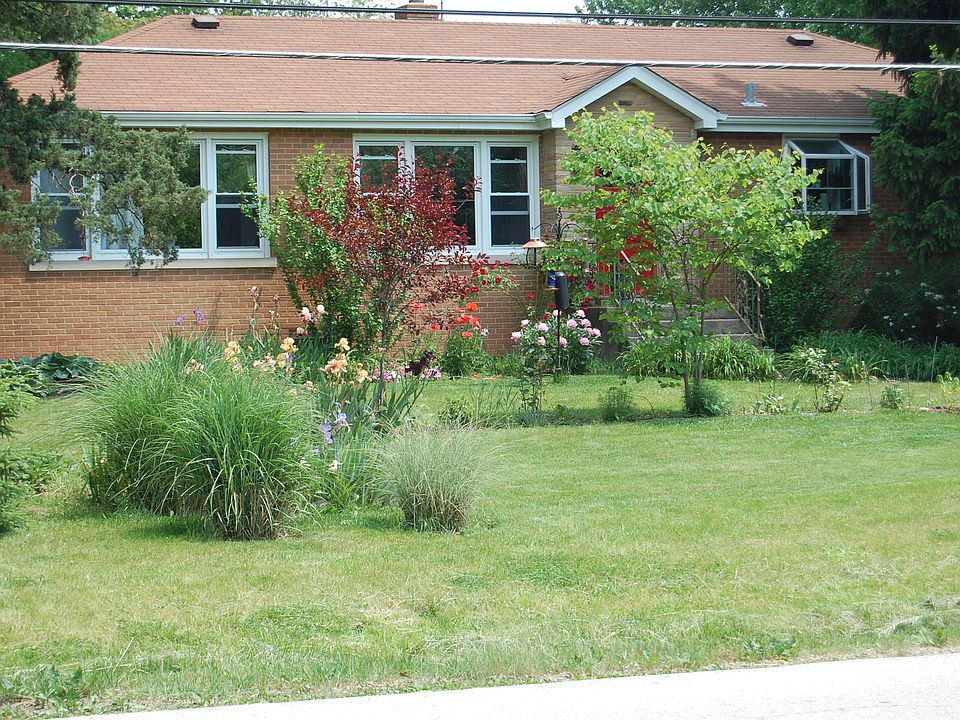 1st image of 49 Woodcrest Dr