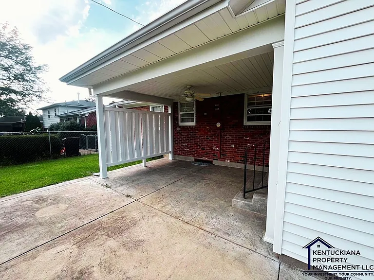 9400 Habersham Dr — Photo 3