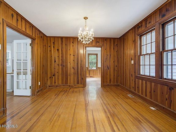 4th image of 215 E Baltimore Avenue