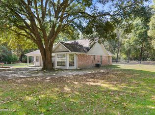 22817 Alamosa Dr, Moss Point, MS 39562
