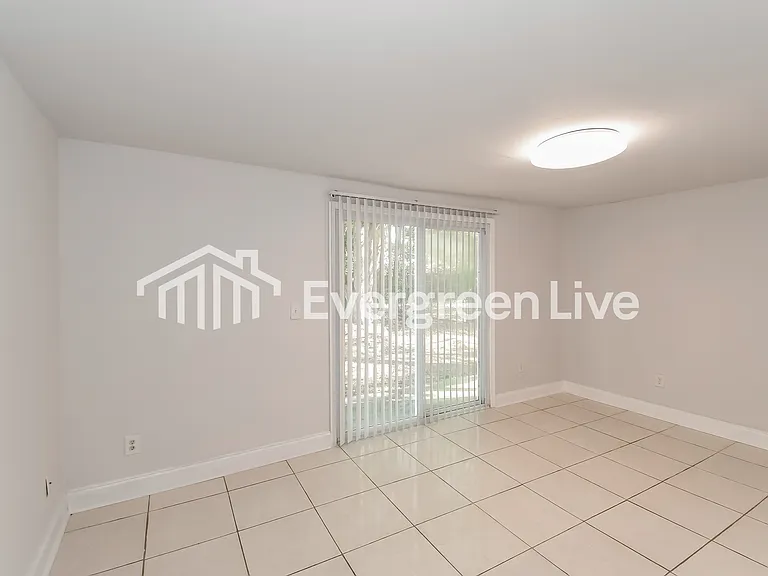 2835 Belair Rd W — Photo 4