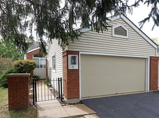 5 Ridgeview Circle Ct, Ballwin, MO 63021