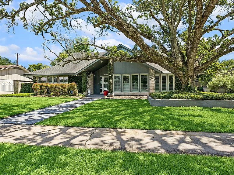 5219 Loch Lomond Dr — Photo 29
