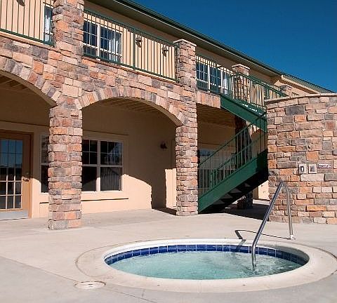 Hot tub behind clubhouse