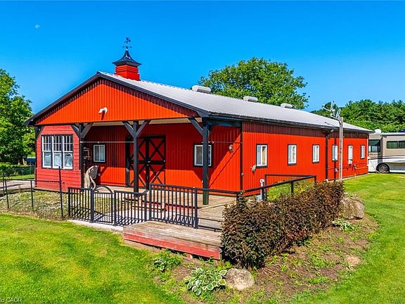 4th image of 2172 Centre Rd