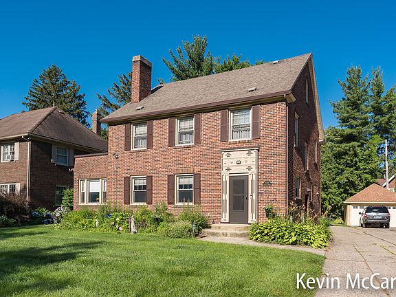 2nd image of 839 Iroquois Dr SE