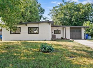 8004 E Newton Pl, Tulsa, OK 74115