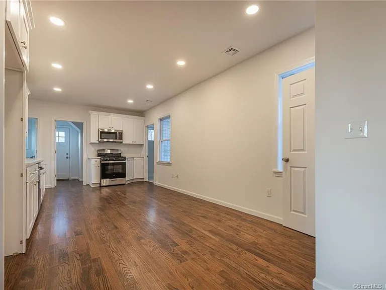 340 Pleasantview Ave — Photo 2