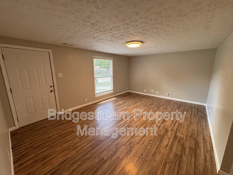 655 Eavey St — Photo 23