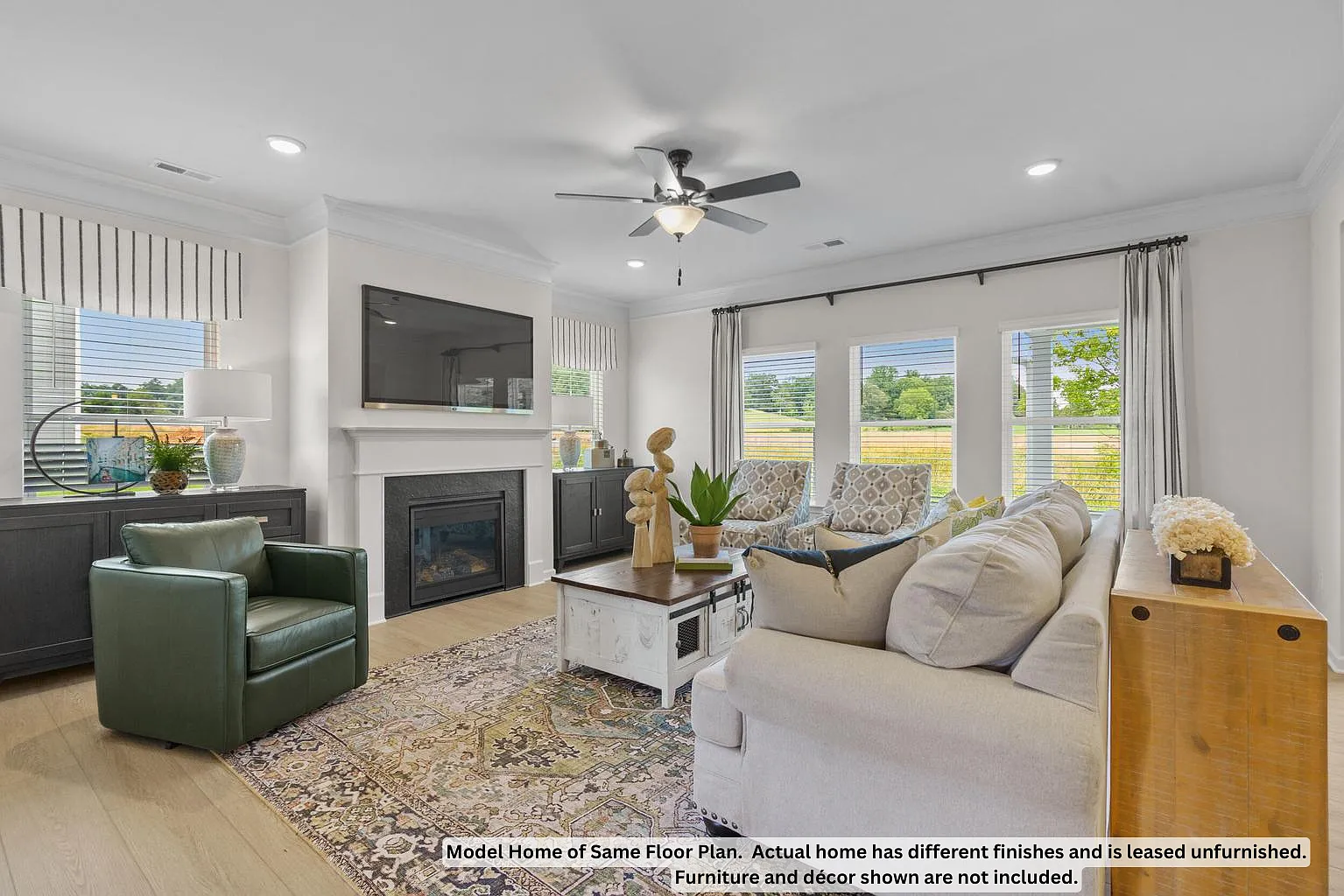 4 bed, 2.5 bath, 2565 sqft, $2,800 — Photo 3