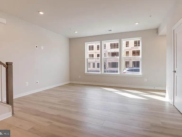 43798 Middleway Ter — Photo 23