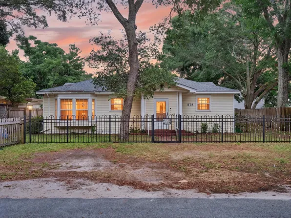 679 Anderson Dr, Fort Walton Beach, FL 32547