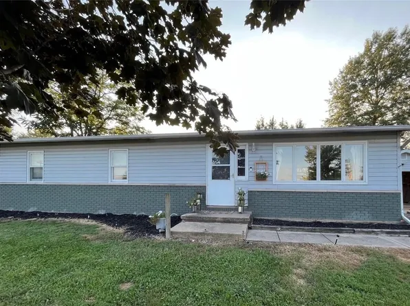 405 NE 15th St, Casey, IL 62420
