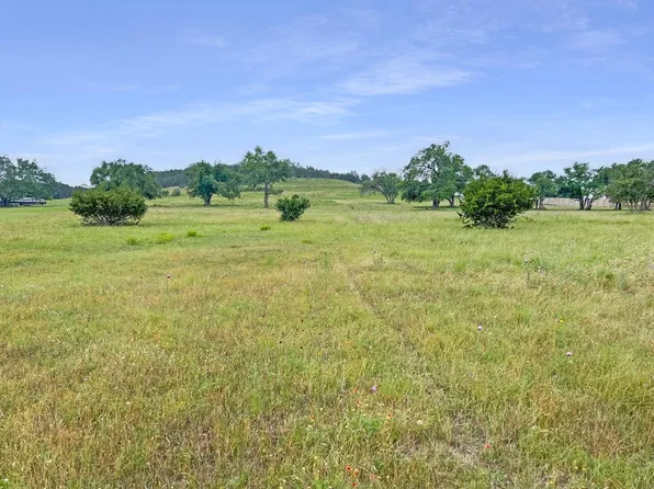 961 Thriving Oak Dr, Fredericksburg, TX 78624