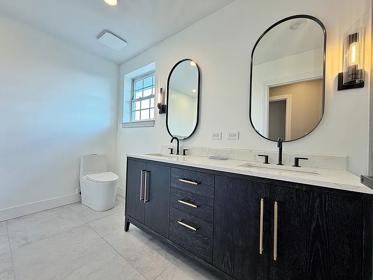 2427 W Grenshaw St #2 — Photo 16