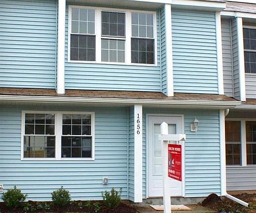 2nd image of 1656 Woodtree Ct E