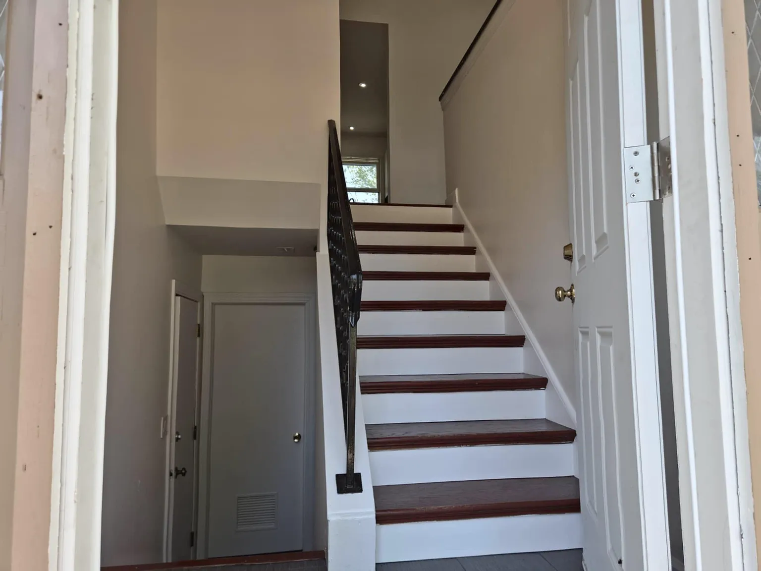 4 bed, 2.5 bath, 1762 sqft, $3,300 — Photo 2