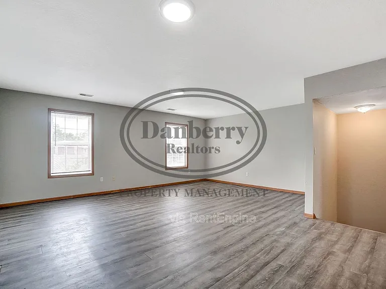 1115 N Byrne Rd — Photo 8