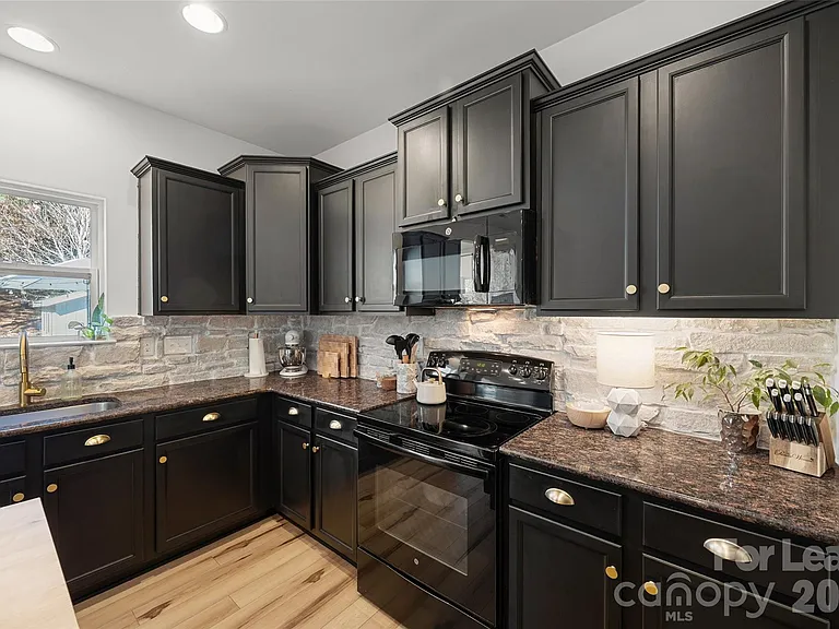 1668 Beleek Ridge Ln — Photo 10
