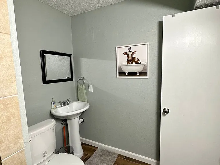 Robinson Manor Apartments — Photo 24