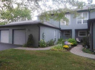 29 Pond Dr E, Rhinebeck, NY 12572