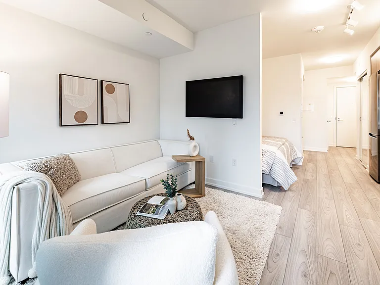 223 Redpath Ave — Photo 42
