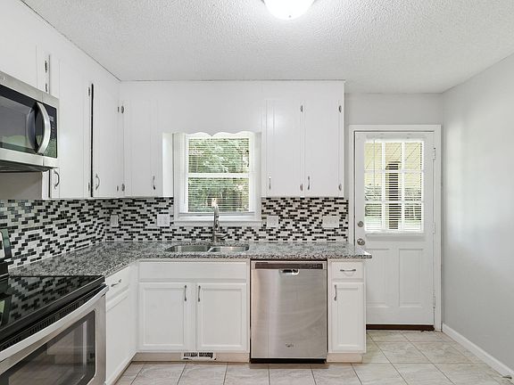 5th image of 3113 Comstock Rd