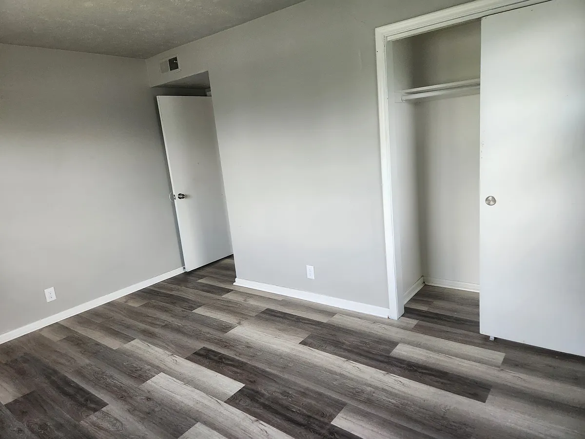 Building Photo - 505 Wilshire Dr #11