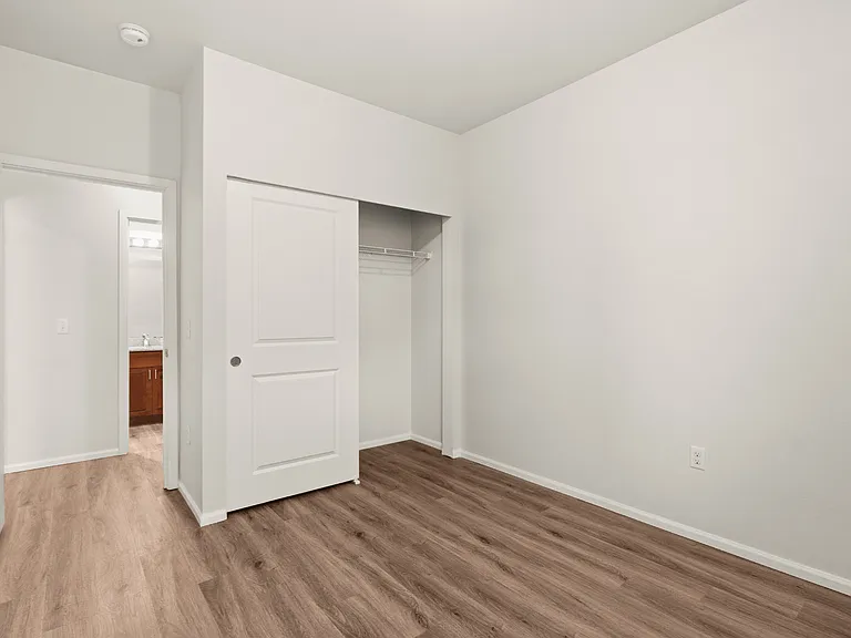 Bedroom with sliding closet and en-suite bathroom access at Port Landing at Fife in Fife, WA. Bedroom with sliding closet and en-suite bathroom access at Port Landing at Fife in Fife, WA.