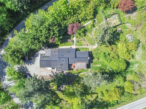 186 Arnell Way, Saltspring Island, BC V8K 2E8