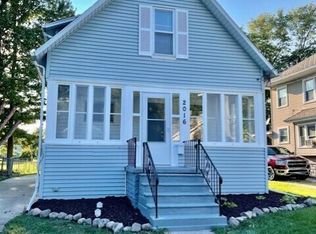 2016 Roberts Ln, Lansing, MI 48910