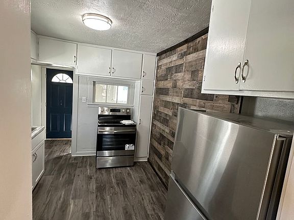 3rd image of 2115 Omaha St