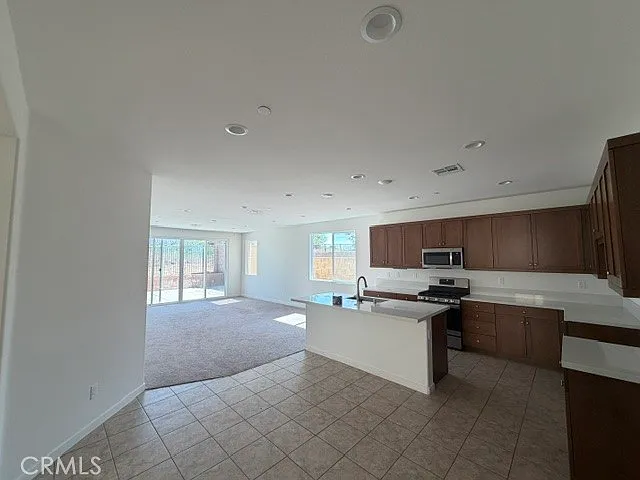 3 bed, 2.5 bath, 1902 sqft, $3,400 — Photo 2