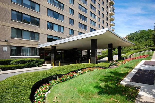 Rented by Re/Max In The City | media 15