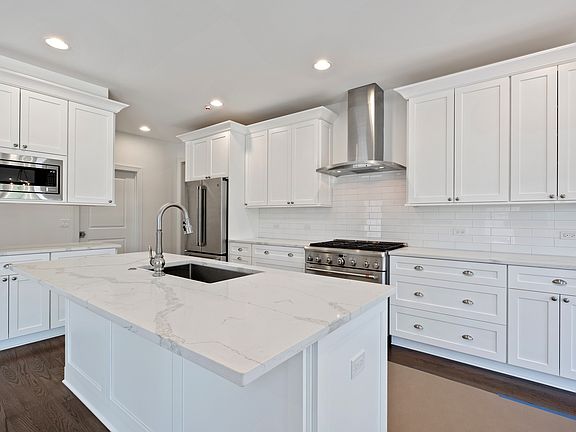 3rd image of 2700 Wildwood Ln