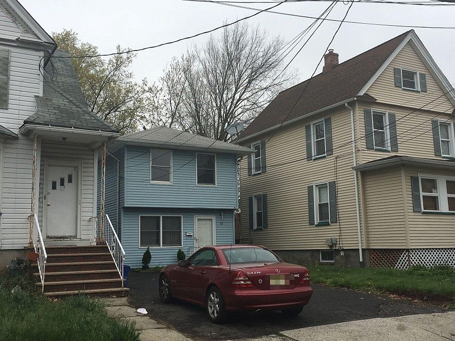 2nd image of 33 Williams St