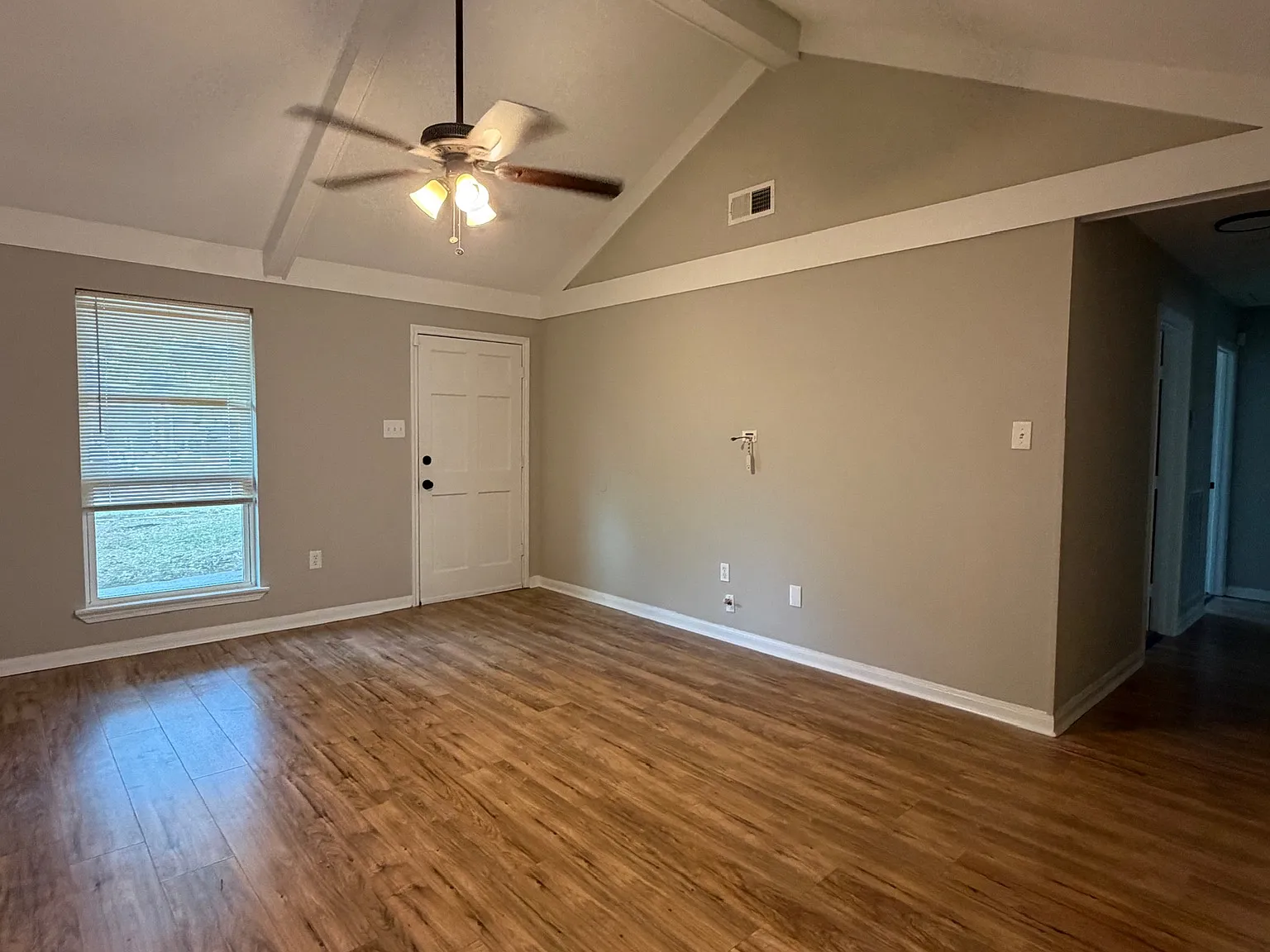 5 bed, 1700 sqft, $1,590 — Photo 3