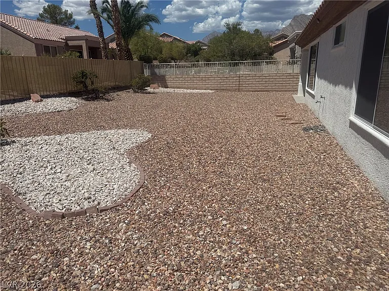 9909 Bundella Dr — Photo 8