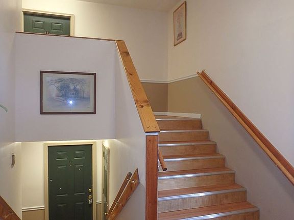 4th image of 202 W Ash St APT 04