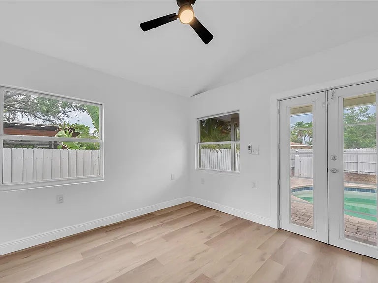 3811 Huntington St NE — Photo 24