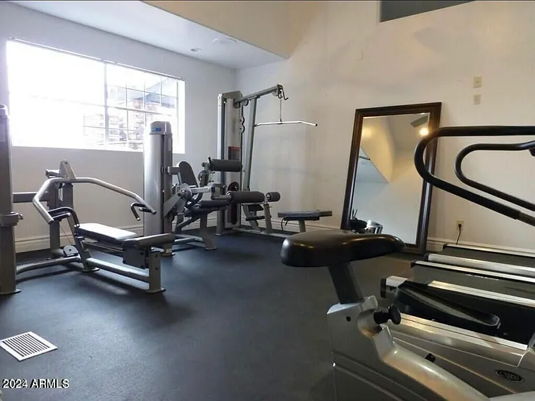 WORKOUT ROOM